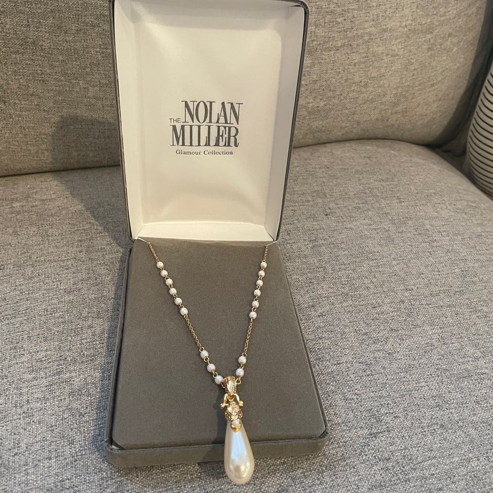 Vintage Nolan Miller Glamour Collection Gold and Faux Pearl Necklace